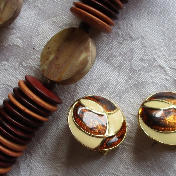 VINTAGE NECKLACE AND EARRINGS BUNDLE - Picture 12 of 15